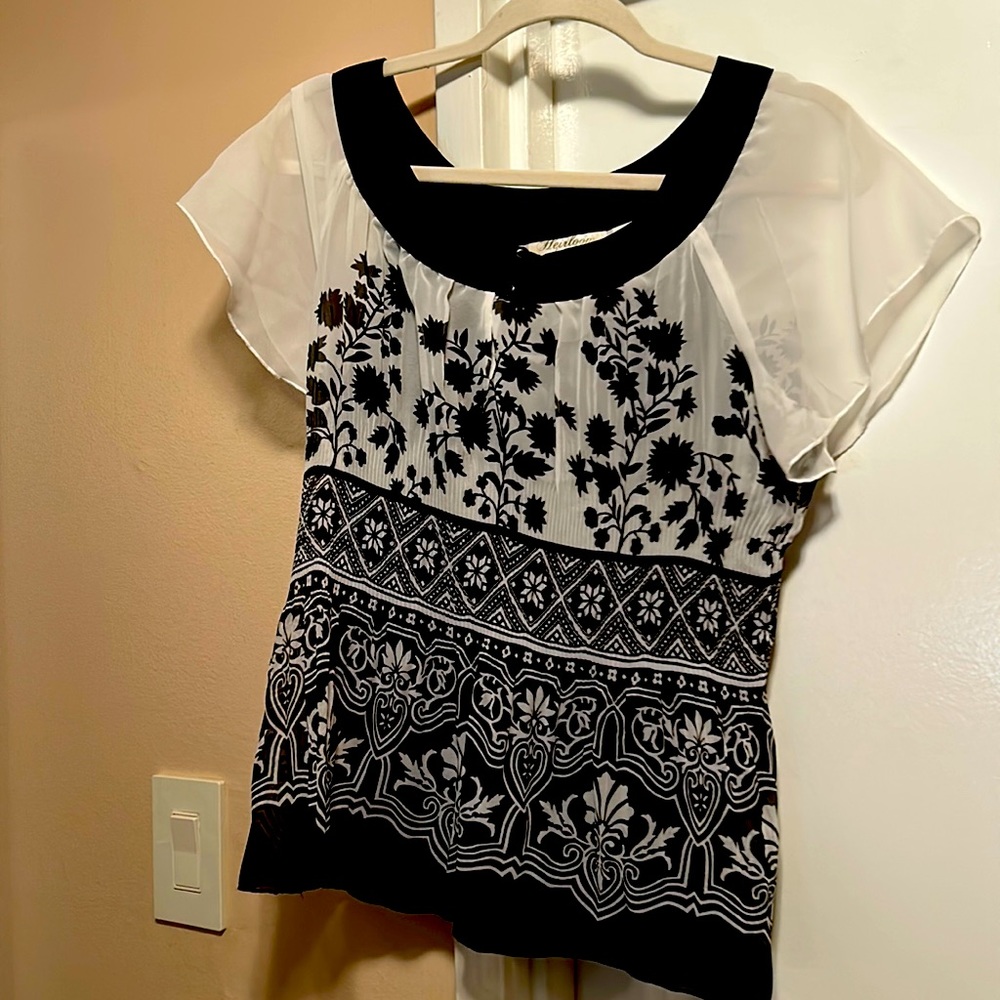 B&W pleated w/design&blck cami